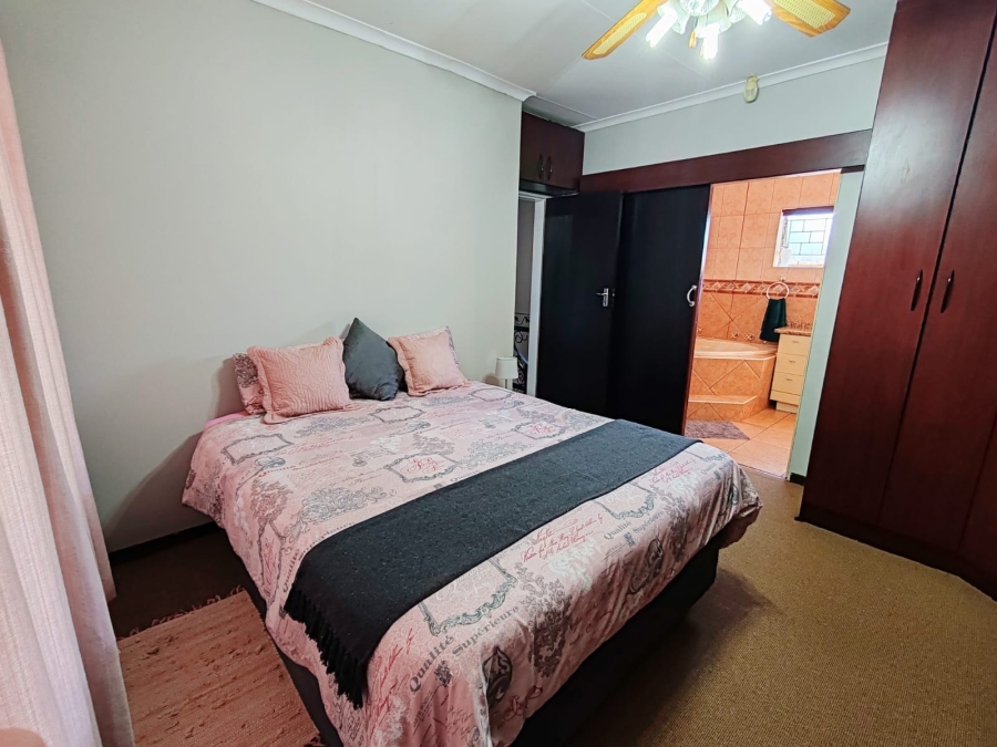 5 Bedroom Property for Sale in Grimbeeck Park North West